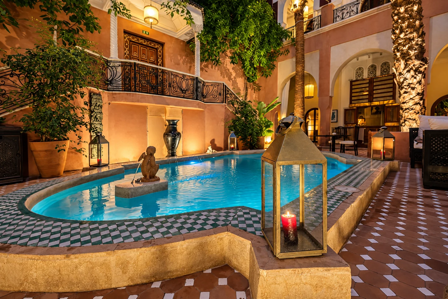 Le patio et la piscine d’Indian Palace Marrakech