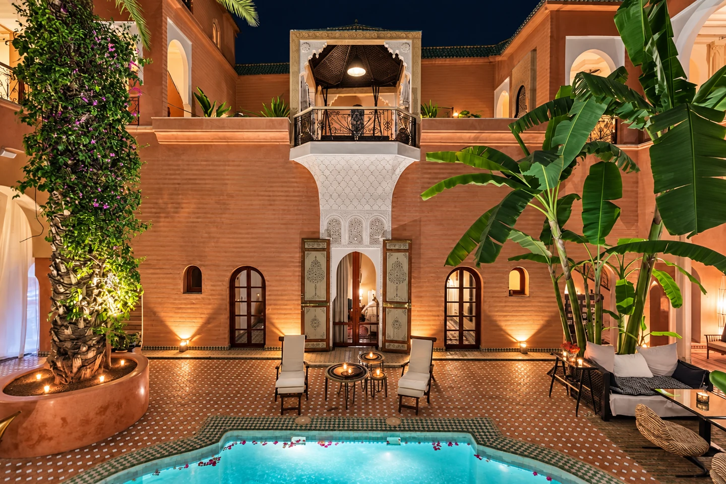 Le patio et la piscine d’Indian Palace Marrakech