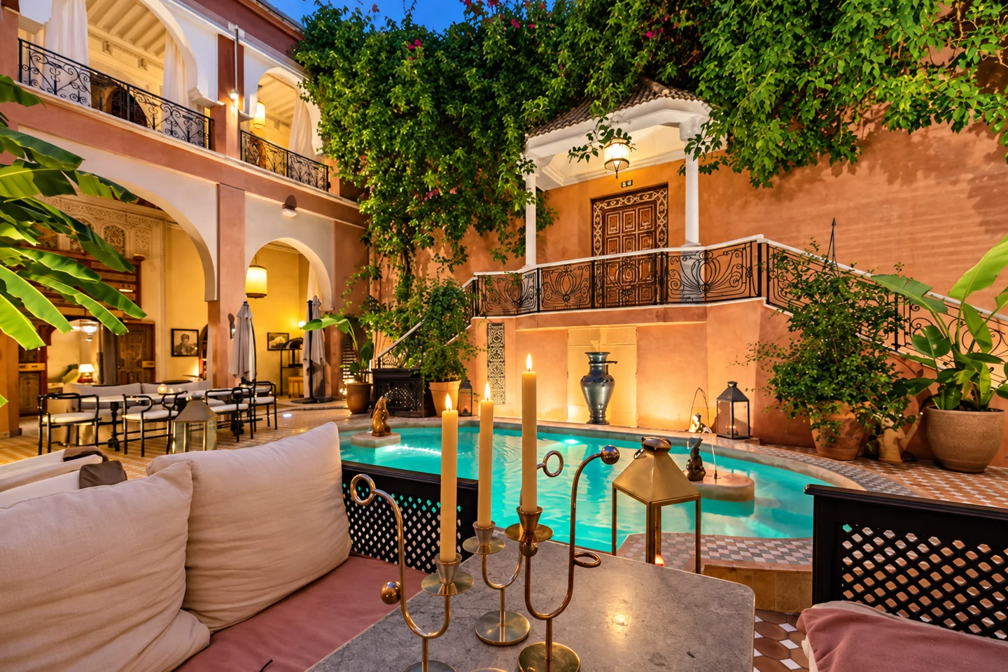 Le patio et la piscine d’Indian Palace Marrakech